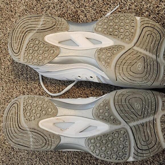 White and Gray Athletic Pickleball Sneakers - Picture 6 of 6